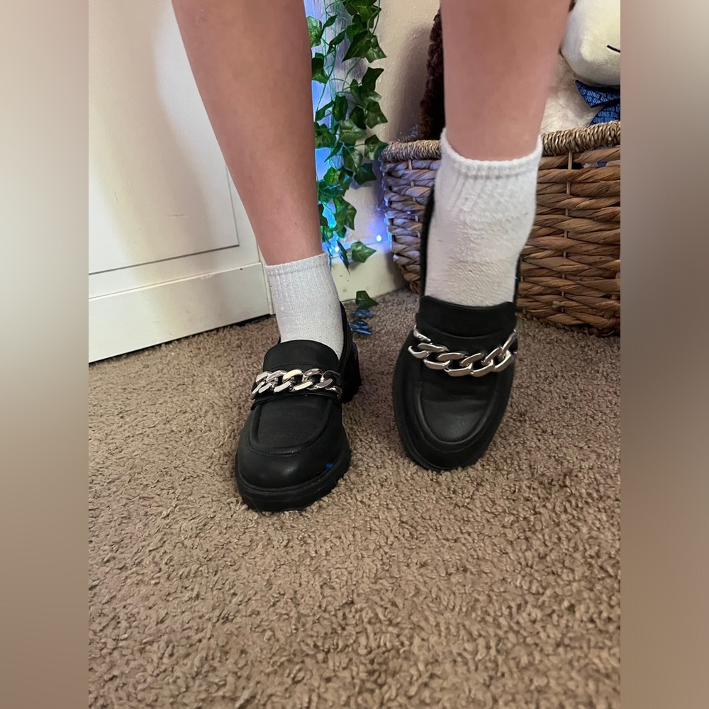 BP Benni Black Platforms with Sliver Chain